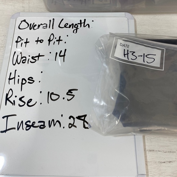 BEVY FLOG Black Cropped Pants - Picture 9 of 9